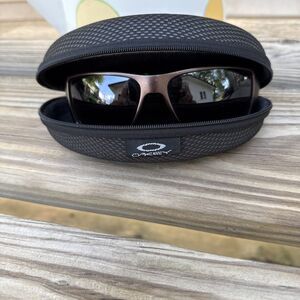 OAKLEY Curved Clamshell Sunglass Hard Case - Gray/Black Zip Closure Glasses